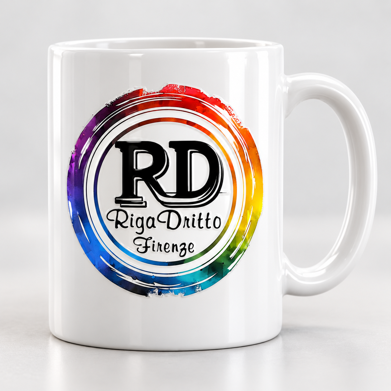 Mockup illustrativo di tazza in ceramica smaltata con logo Riga Dritto in DTF UV