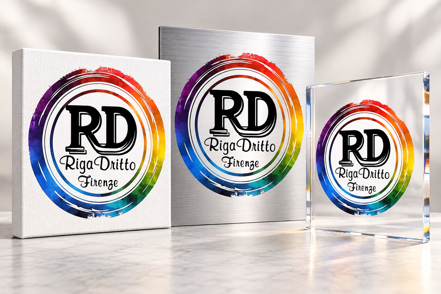 Esempi illustrativi di stampa su tela, alluminio e plexiglass con il logo Riga Dritto